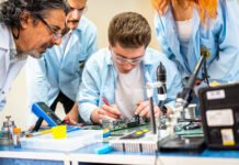 Marketing Electronic Devices for Absolute Beginners